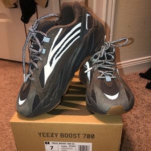 Yeezy Boost 700 V2 Geode (Size 7)